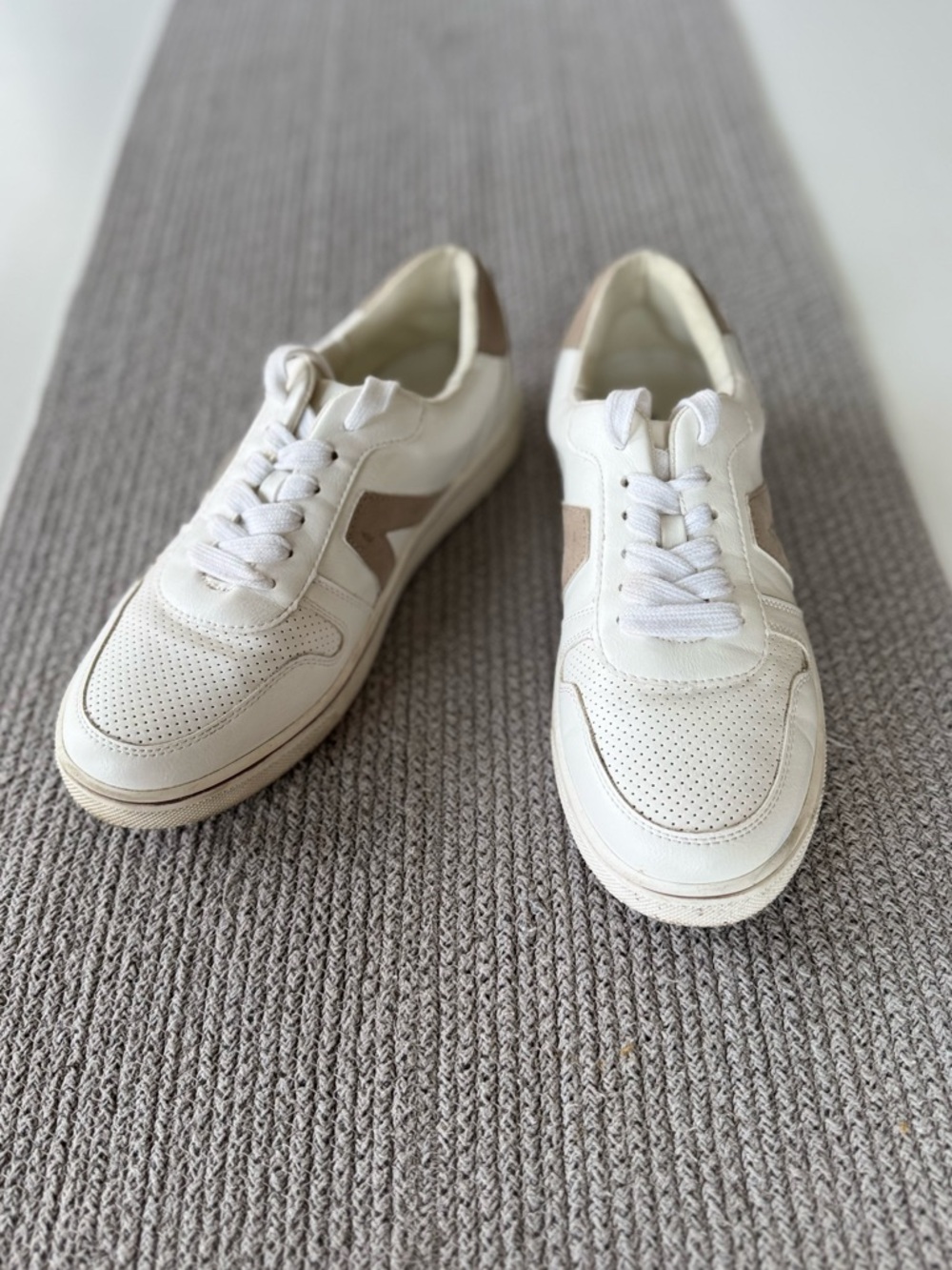 MIA White Taupe Spring Sneaker Size 8.5